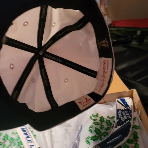 Maple leafs - Picture 12 of 12